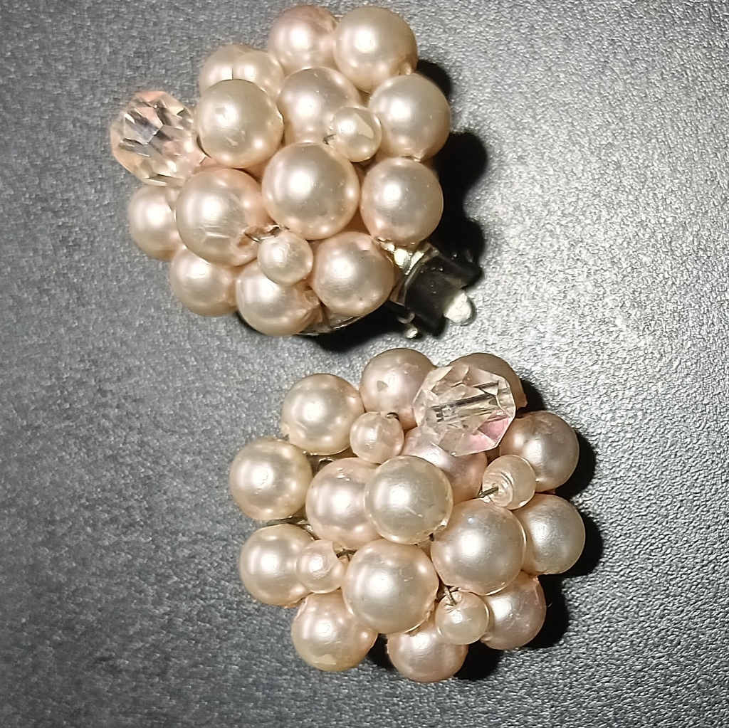 Rare! Vintage Signed Hong Kong Pink Flower Cluster Clip On Earrings 